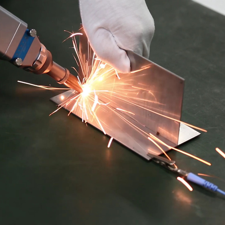 光纖連續(xù)激光焊接機(jī) 光纖連續(xù)激光焊接機(jī)